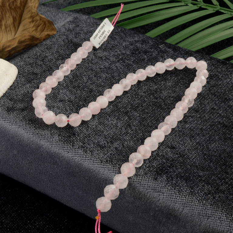 2A Kalite Kesimli Pembe Kuvars doğal taş dizi 8mm – yumuşak pembe tonlarıyla sevgi, şefkat ve huzur enerjisi taşıyan toptan doğal taş dizi