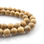 Ağaç taşı, doğanın gücünü simgeleyen damar desenleriyle denge, sabır ve huzur enerjisi sunan; bileklik, kolye ve tesbih tasarımlarında sıkça kullanılan toptan doğal taş dizi.