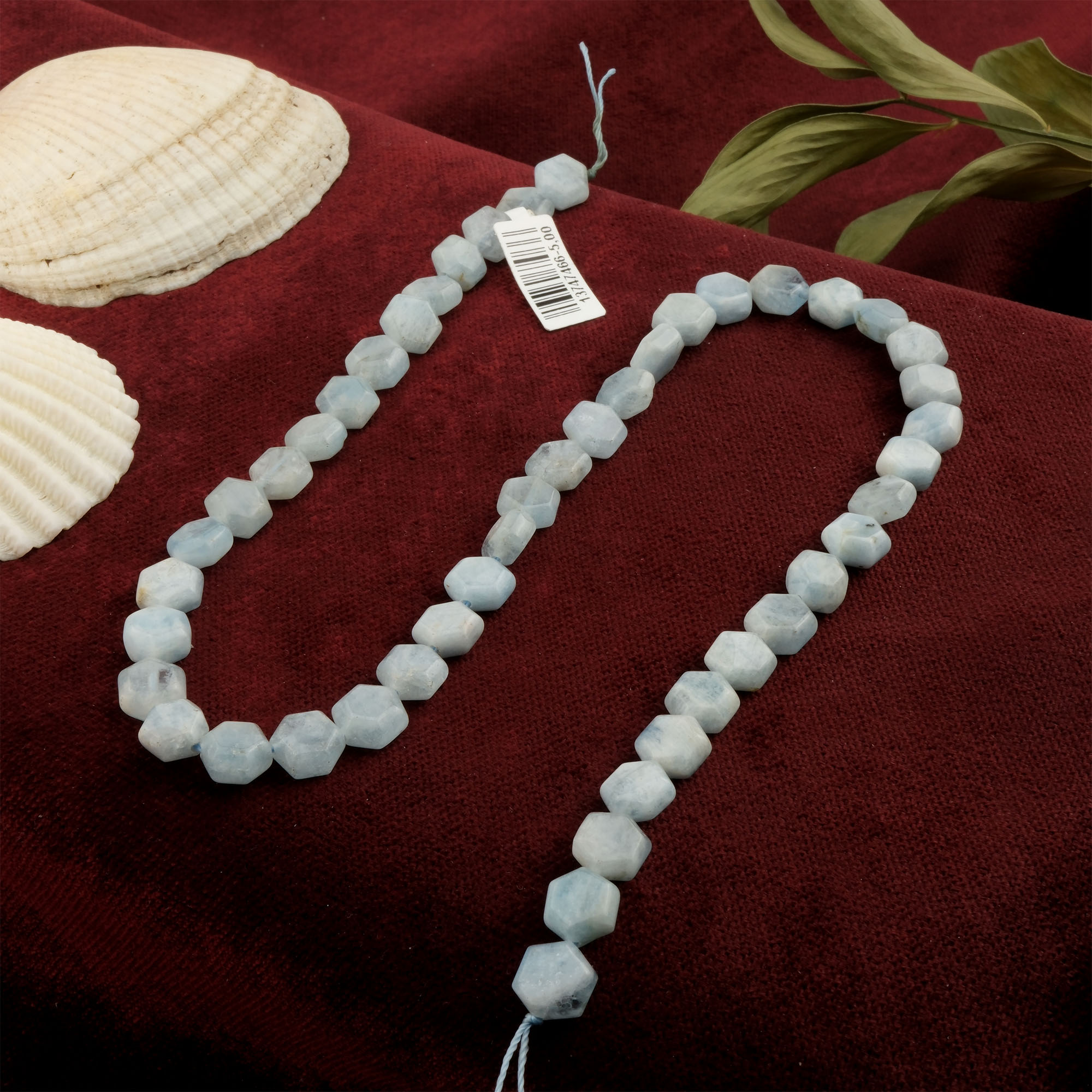 Altıgen kesim Akuamarin doğal taş dizi – huzur, berraklık ve iletişim enerjisini yansıtan toptan doğal taş dizi