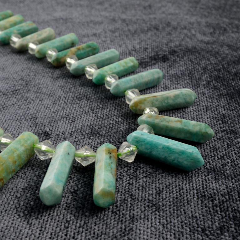 Amazonit toptan doğal taş dizi – turkuaz tonlarıyla huzur, denge ve iletişimi güçlendiren taş; takı tasarımlarında zarafet ve pozitif enerji sağlar.