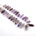 Ametist toptan doğal taş dizi – mor tonlarıyla arınma, huzur ve ruhsal denge sağlayan taş; takı tasarımlarında zarif ve enerjik bir etki yaratır.