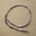 Ametist doğal taş dizi — toptan doğal taş dizi; mor tonlarıyla dinginlik, farkındalık ve ruhsal denge enerjisi sağlayan taş.