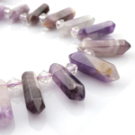 Ametist toptan doğal taş dizi – mor tonlarıyla arınma, huzur ve ruhsal denge sağlayan taş; takı tasarımlarında zarif ve enerjik bir etki yaratır.