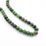 Anyolit doğal taş dizi 10mm – yeşil ve pembe tonların birleşiminden oluşan, yaşam enerjisini ve uyumu güçlendiren toptan doğal taş dizi.