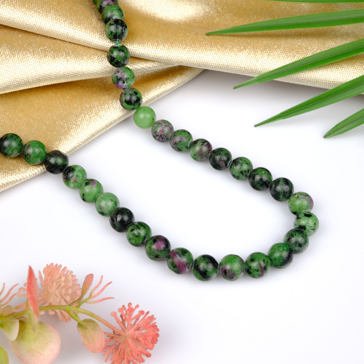 Anyolit doğal taş dizi 10mm – yeşil ve pembe tonların birleşiminden oluşan, yaşam enerjisini ve uyumu güçlendiren toptan doğal taş dizi.