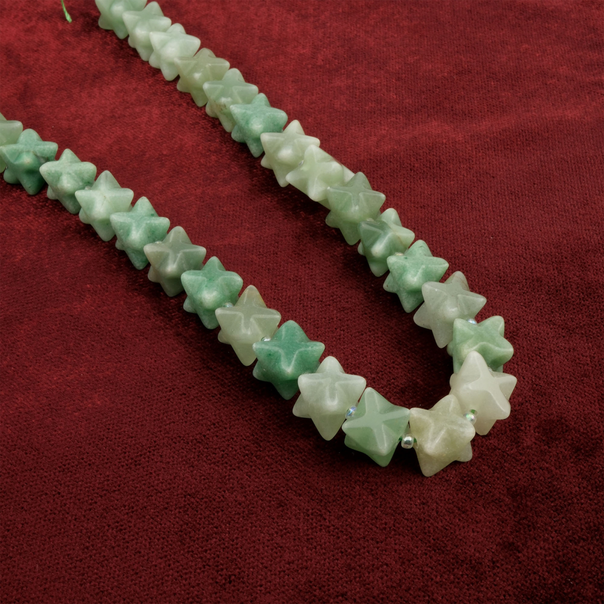 Aventurin doğal taş dizi — toptan doğal taş dizi; yeşil tonlarıyla bolluk, şans ve huzur enerjisini taşıyan, sakinleştirici etkili taş.