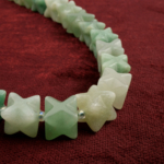 Aventurin doğal taş dizi — toptan doğal taş dizi; yeşil tonlarıyla bolluk, şans ve huzur enerjisini taşıyan, sakinleştirici etkili taş.