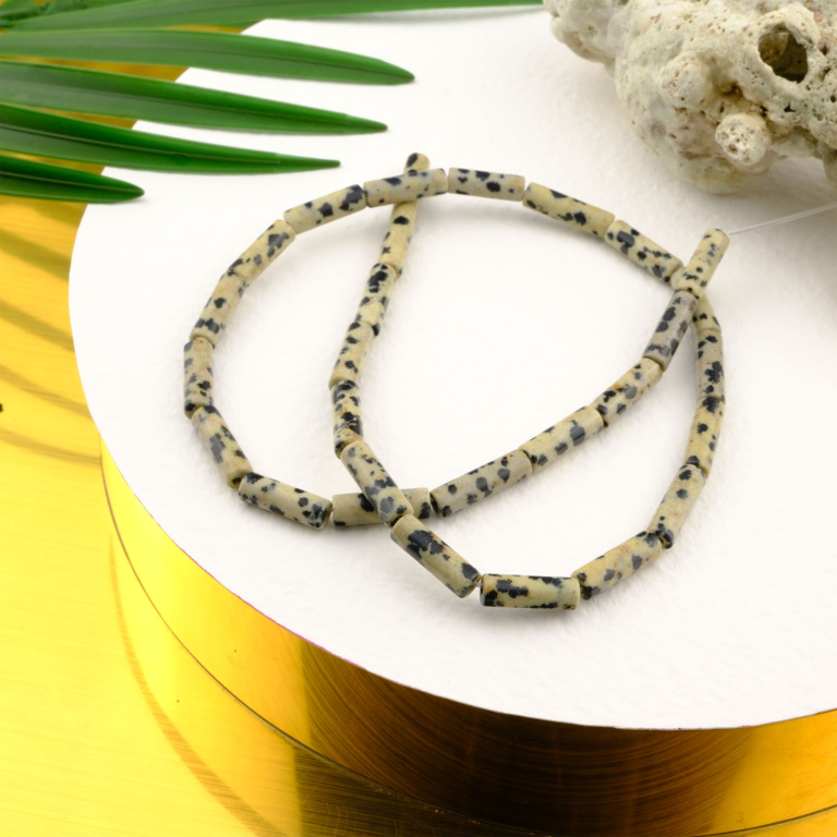 Benekli Jasper doğal taş dizi — toptan doğal taş dizi; krem ve siyah benekli desenleriyle koruma, topraklanma ve sabır enerjisi sağlayan taş.