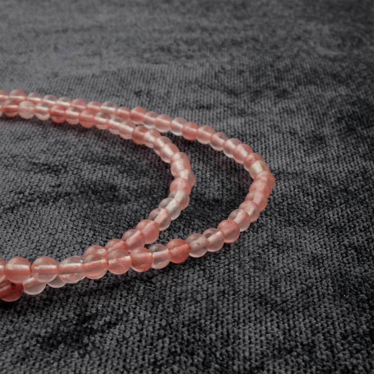 Gül Kuvars doğal taş dizi 4mm – sevgi, huzur ve içsel denge enerjisini yayan, zarif pembe tonlarıyla tasarımlarda tercih edilen toptan doğal taş dizi.