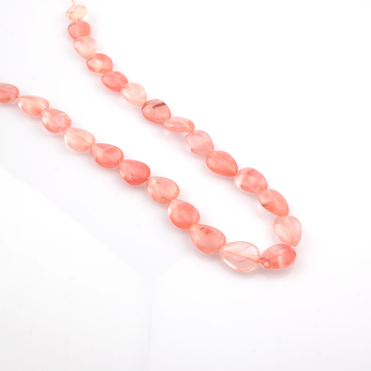 Gül Kuvars doğal taş dizi – sevgi, şefkat ve huzur enerjisiyle öne çıkan, açık pembe tonlarıyla zarif bir görünüme sahip toptan doğal taş dizi.