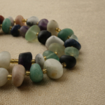 Ham Amorf doğal taş dizi – işlenmemiş doğal formuyla doğanın saf enerjisini taşıyan toptan doğal taş dizi