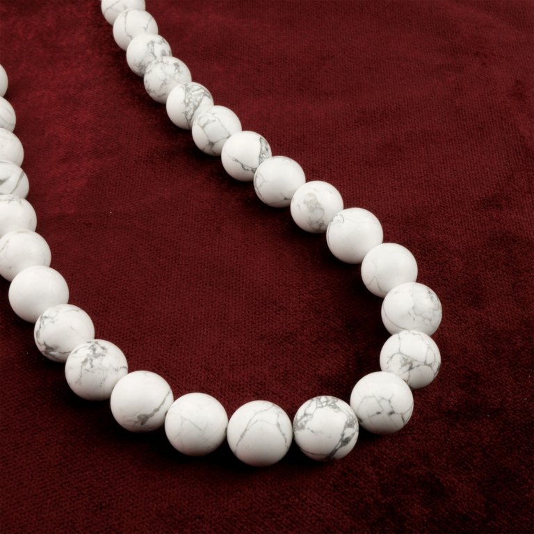 Havlit toptan doğal taş dizi 14mm – beyaz zemin üzerindeki gri damarlarıyla huzur, sabır ve içsel denge enerjisi yayan doğal taş modeli.