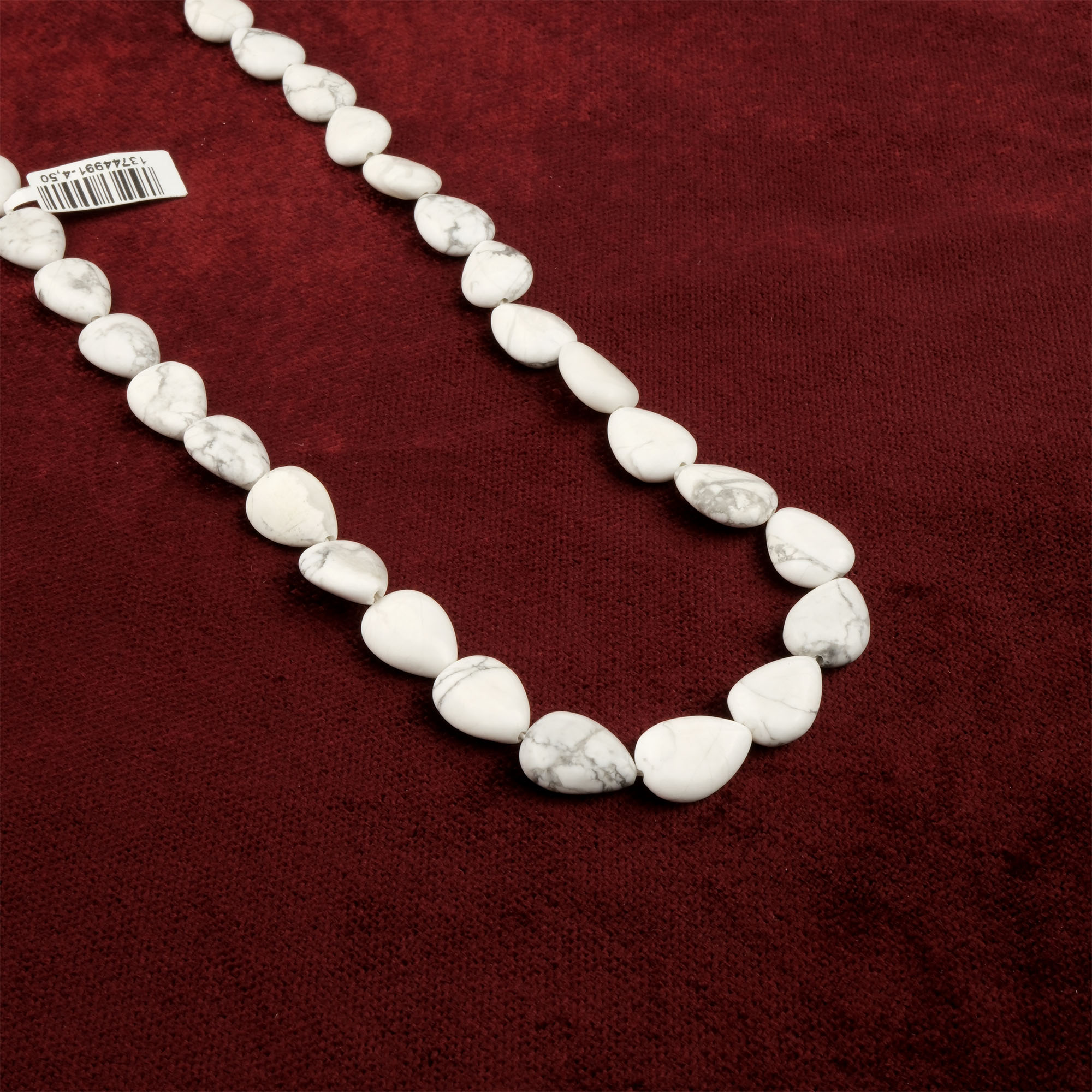 Havlit doğal taş dizi – beyaz zemin üzerindeki gri damar desenleriyle dinginlik ve farkındalık enerjisi taşıyan, sade ve zarif görünümlü toptan doğal taş dizi.