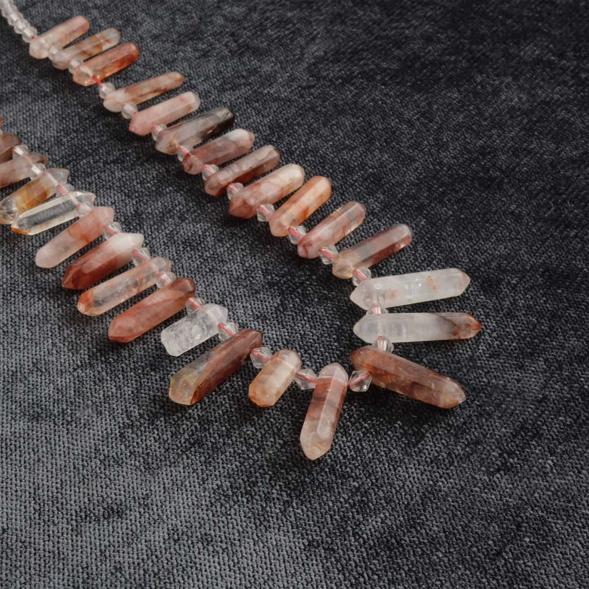 Himalaya Kuvars toptan doğal taş dizi – saf ve yüksek frekanslı enerjisiyle ruhsal arınma, denge ve farkındalık sağlayan güçlü enerji taşı.