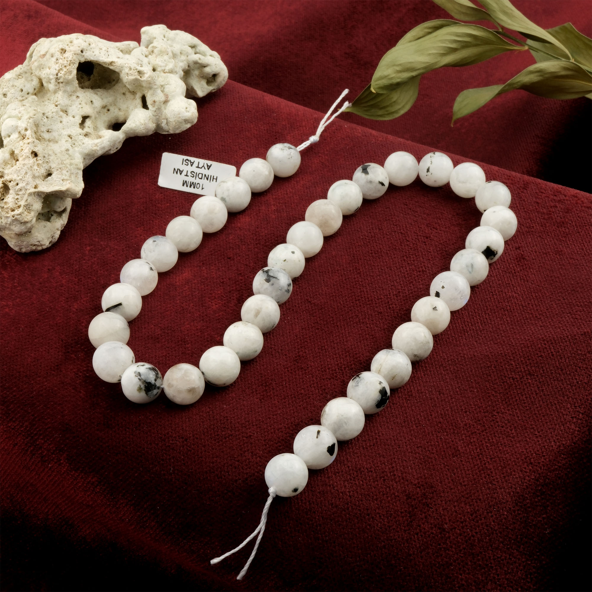 Hindistan Ay Taşı doğal taş dizi 10mm – zarif parlak yansımalarıyla denge ve huzur enerjisi yayan, takı tasarımı için ideal toptan doğal taş dizi.