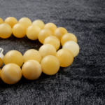 Kalsit toptan doğal taş dizi 12mm – açık tonlarıyla arınma, enerji dengesi ve odaklanma sağlayan doğal taş modeli.