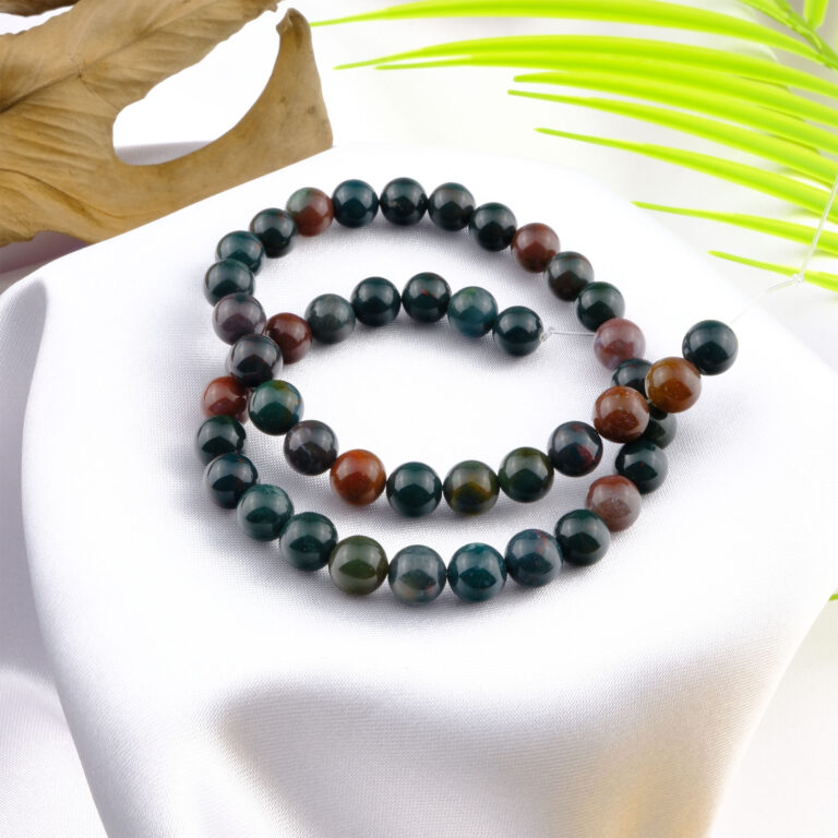 Kantaşı doğal taş dizi 8mm – koyu yeşil zemin üzerindeki kırmızı benekleriyle canlılık, cesaret ve koruma enerjisi yayan toptan doğal taş dizi.