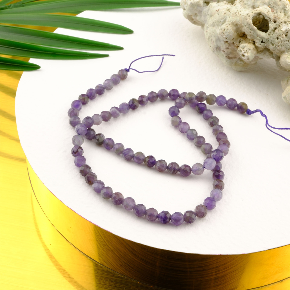 Kesimli Ametist doğal taş dizi 4mm – mor tonlarıyla ruhsal dinginlik sağlayan, zarif formda hazırlanmış toptan doğal taş dizi.