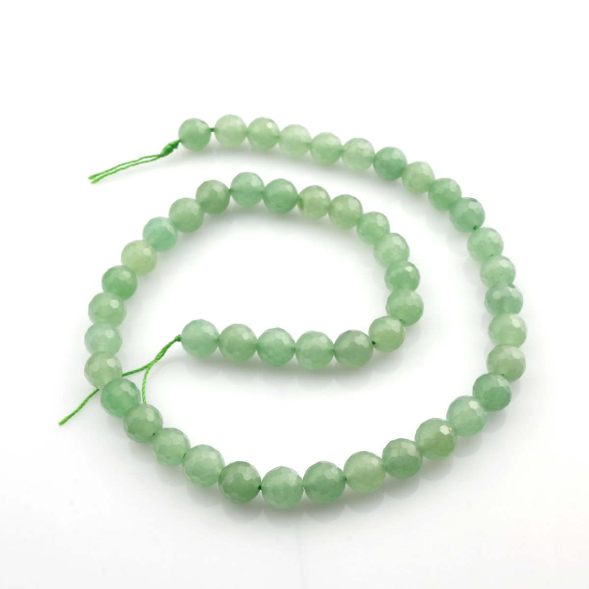 Kesimli Aventurin doğal taş dizi 8mm – yeşilin huzur veren tonlarında parlak kesimli boncuklarla şans, bolluk ve denge enerjisi sunan toptan doğal taş dizi