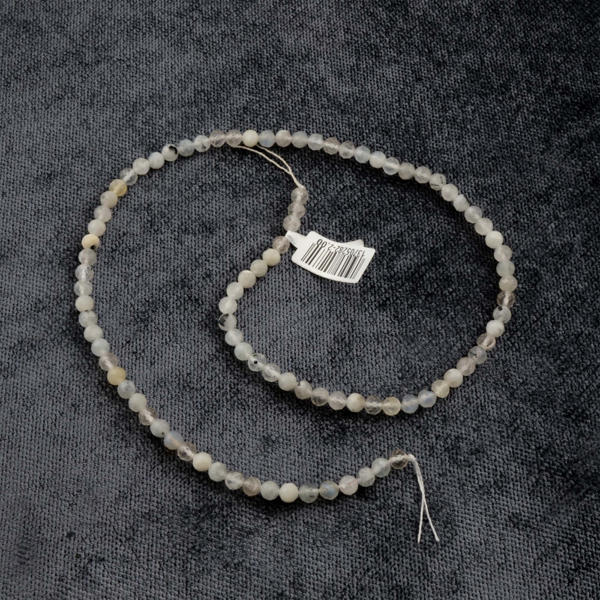 Kesimli Ay Taşı doğal taş dizi 4mm – sezgi, huzur ve duygusal denge enerjisini yükselten toptan doğal taş dizi