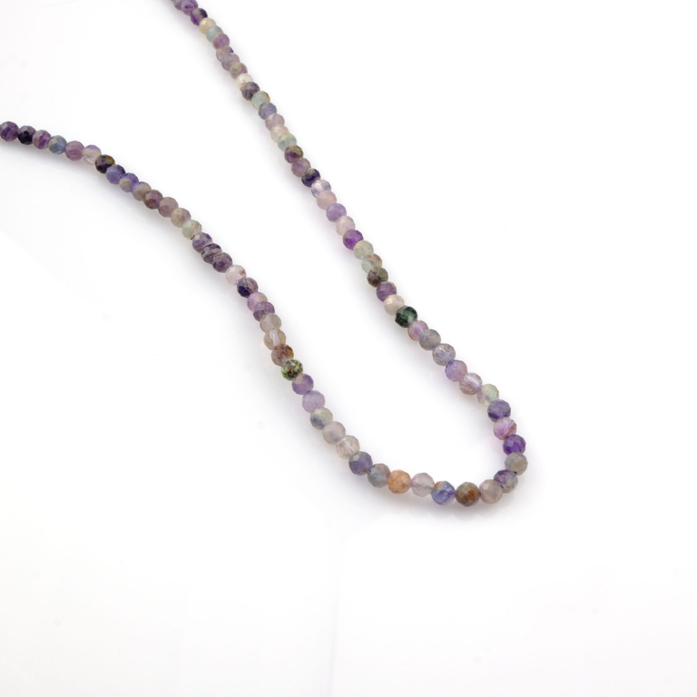 Kesimli Florit doğal taş dizi 4mm – mor, yeşil ve şeffaf tonlarıyla zihinsel berraklık ve denge sağlayan toptan doğal taş dizi.