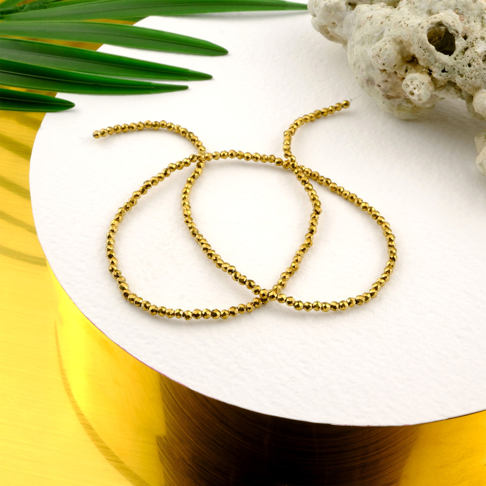 Kesimli Gold Hematit doğal taş dizi 2mm – denge, koruma ve enerji akışını destekleyen toptan doğal taş dizi