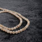 Kesimli Güneş Taşı doğal taş dizi 4mm – canlılık, pozitiflik ve yaşam enerjisini yükselten toptan doğal taş dizi