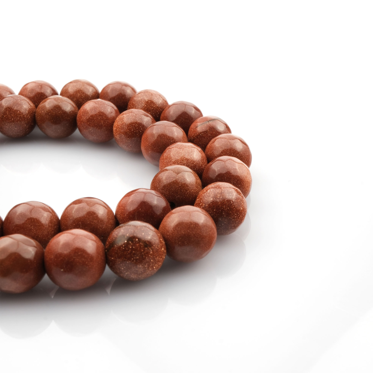 Kesimli Kahverengi Yıldız Taşı doğal taş dizi 10mm – parıltılı yüzeyiyle pozitif enerji yayan, içsel denge ve motivasyonu artıran toptan doğal taş dizi