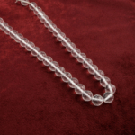 Kesimli Kristal Kuvars 10mm toptan doğal taş dizi – yüksek şeffaflıkta, ışığı mükemmel yansıtan enerji dengeleyici taş; zarif ve güçlü takı tasarımları için ideal bir seçimdir.