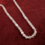 Kristal kuvars taşı, berrak ve parlak yapısıyla enerjiyi dengeleyen, arındırıcı gücüyle bilinen toptan doğal taş dizi olarak takı tasarımlarında ve enerji çalışmalarında sıkça kullanılır.