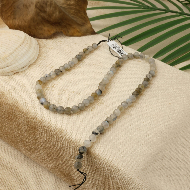 Kesimli Labradorit doğal taş dizi 6mm – mistik parıltısı ve koruyucu enerjisiyle öne çıkan toptan doğal taş dizi