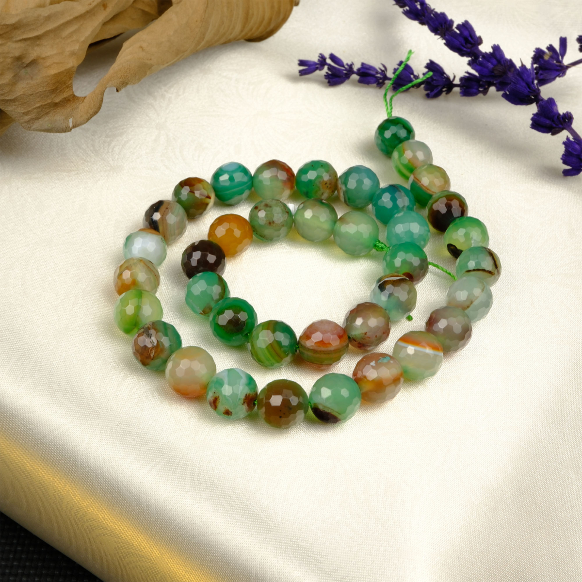 Kesimli Madagaskar Akik toptan doğal taş dizi 10mm – toprak tonlarıyla denge, koruma ve iç huzur enerjisi yayan doğal taş.