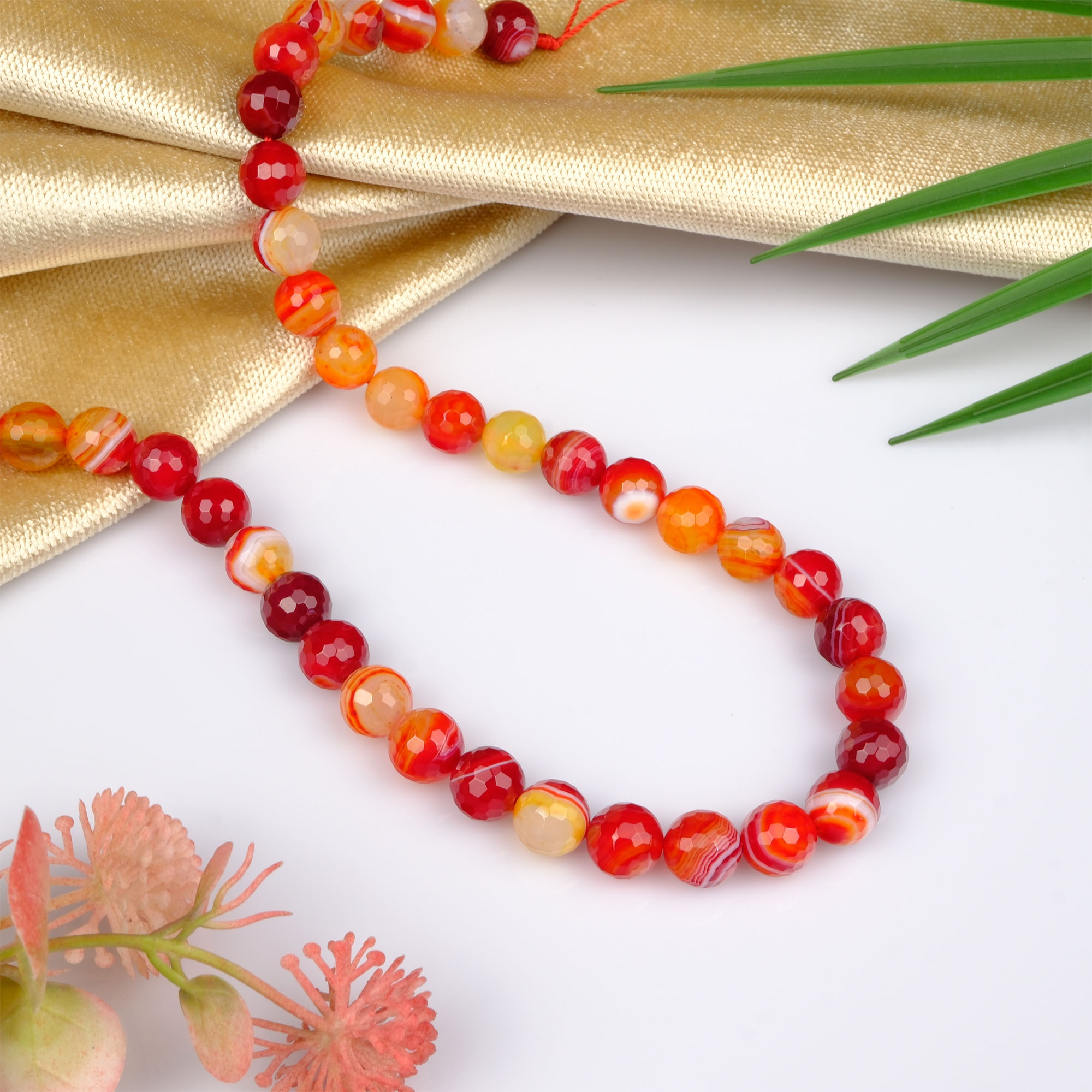 Kesimli Madagaskar Akik toptan doğal taş dizi 10mm – doğal renk geçişleriyle denge, koruma ve iç huzur enerjisi sunan özel taş.