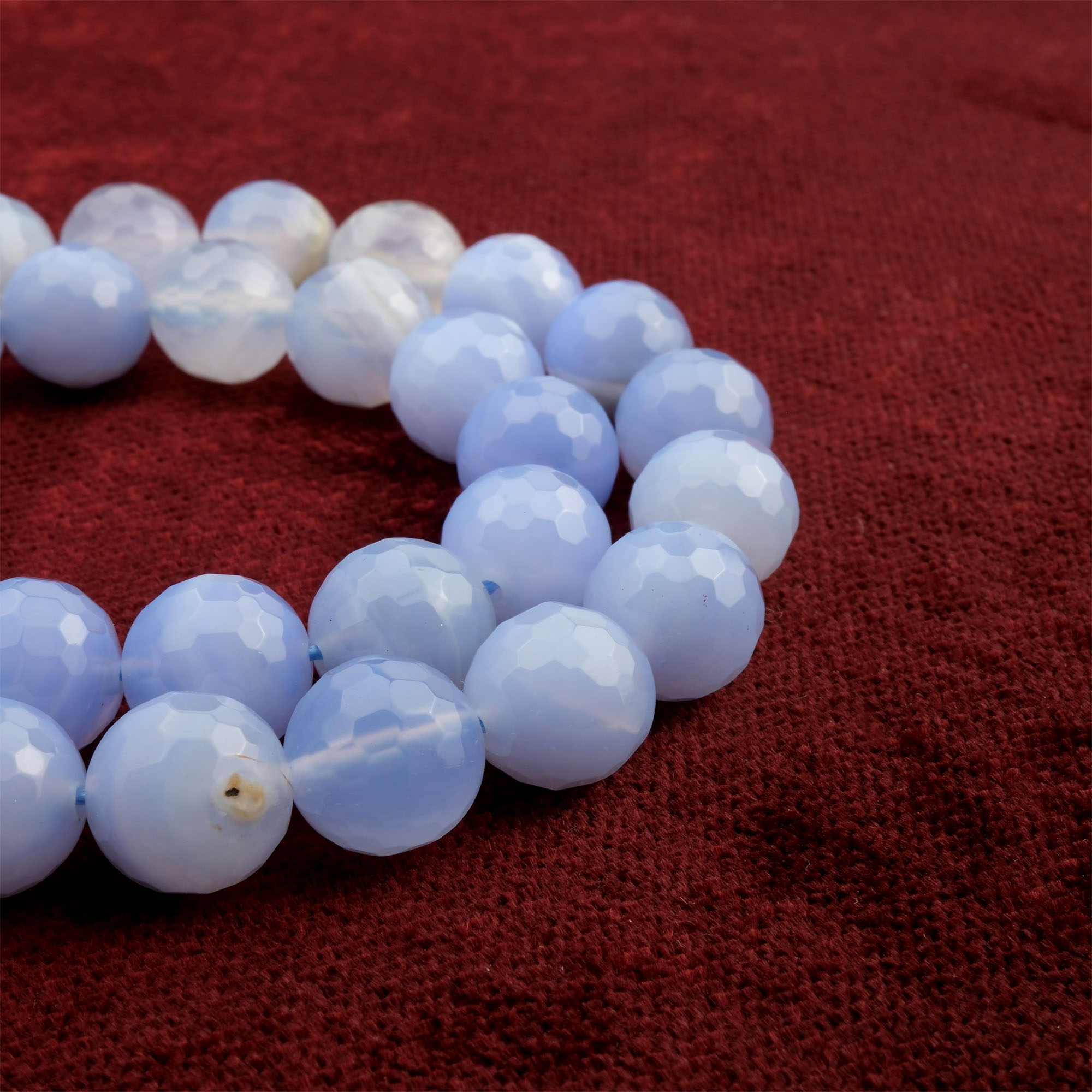 Kesimli Madagaskar Akik toptan doğal taş dizi 10mm – doğal tonlarıyla topraklanma, denge ve iç huzur enerjisi yayan güçlü taş.