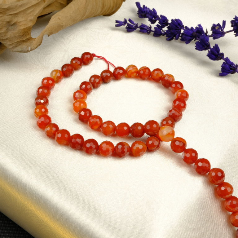 Kesimli Madagaskar Akik doğal taş dizi 8mm – toprak tonlarıyla denge, koruma ve içsel huzur enerjisi sunan toptan doğal taş dizi