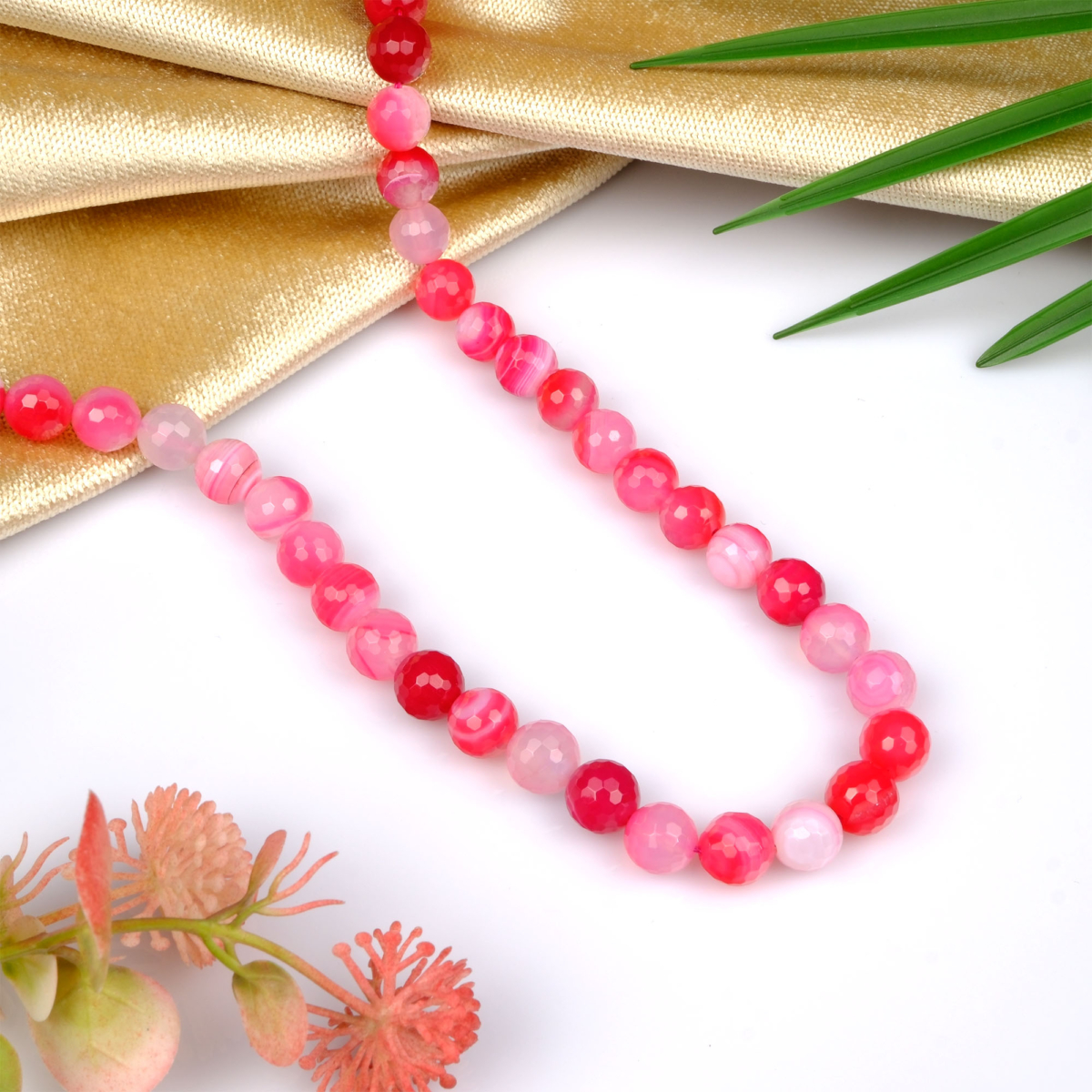 Kesimli Madagaskar Pembe Akik toptan doğal taş dizi 10mm – yumuşak pembe tonlarıyla sevgi, huzur ve duygusal denge enerjisi sunan doğal taş.