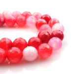 Kesimli Madagaskar Pembe Akik toptan doğal taş dizi 10mm – yumuşak pembe tonlarıyla sevgi, huzur ve duygusal denge enerjisi sunan doğal taş.