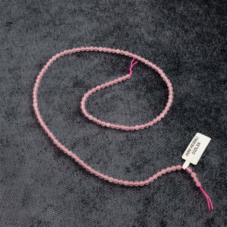 Kesimli Pembe Kuvars doğal taş dizi 4mm – sevgi, huzur ve kalp çakrası enerjisini yükselten toptan doğal taş dizi