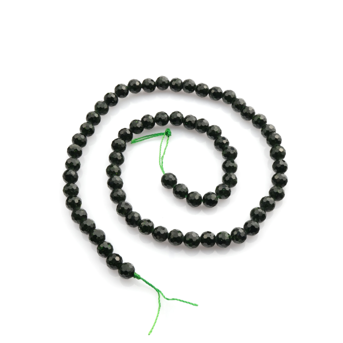 Kesimli Yeşil Yıldıztaşı doğal taş dizi 6mm – parlak yüzeyiyle yenilenme, denge ve pozitif enerji sağlayan toptan doğal taş dizi