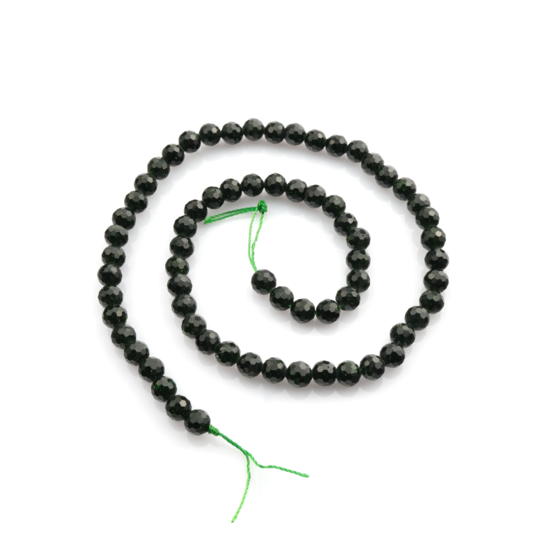 Kesimli Yeşil Yıldıztaşı doğal taş dizi 6mm – parlak yüzeyiyle yenilenme, denge ve pozitif enerji sağlayan toptan doğal taş dizi