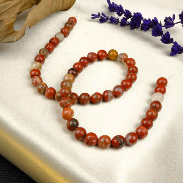 Kırmızı Jasper toptan doğal taş dizi 8mm – canlı kırmızı tonlarıyla güç, kararlılık ve enerji veren topraklayıcı doğal taş modeli.