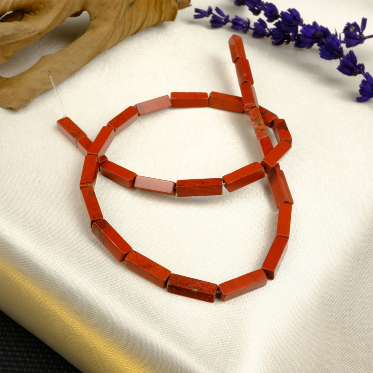 Kırmızı Jasper doğal taş dizi — toptan doğal taş dizi; kırmızı tonlarıyla güç, kararlılık ve yaşam enerjisini destekleyen taş.