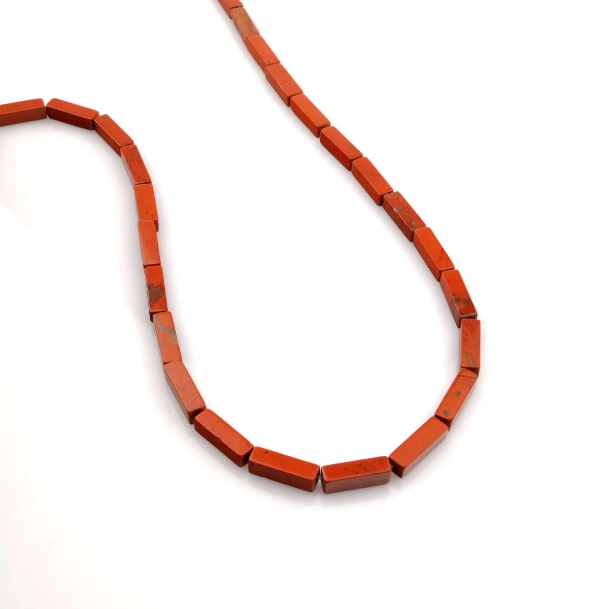 Kırmızı Jasper doğal taş dizi — toptan doğal taş dizi; kırmızı tonlarıyla güç, kararlılık ve yaşam enerjisini destekleyen taş.