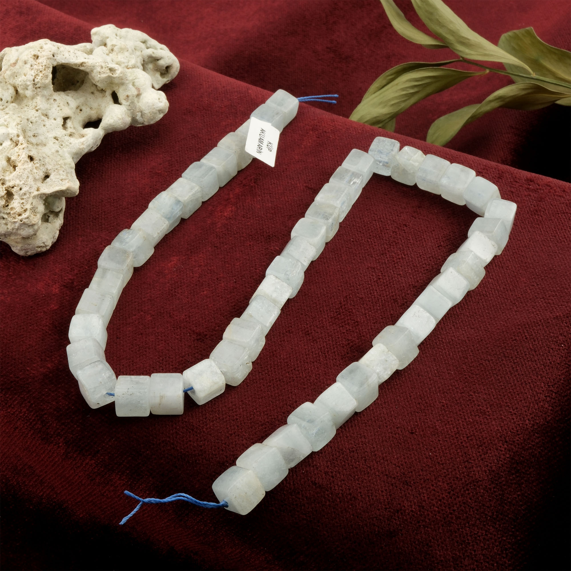 Küp Akuamarin doğal taş dizi – huzur, berraklık ve iletişim enerjisini dengeleyen toptan doğal taş dizi