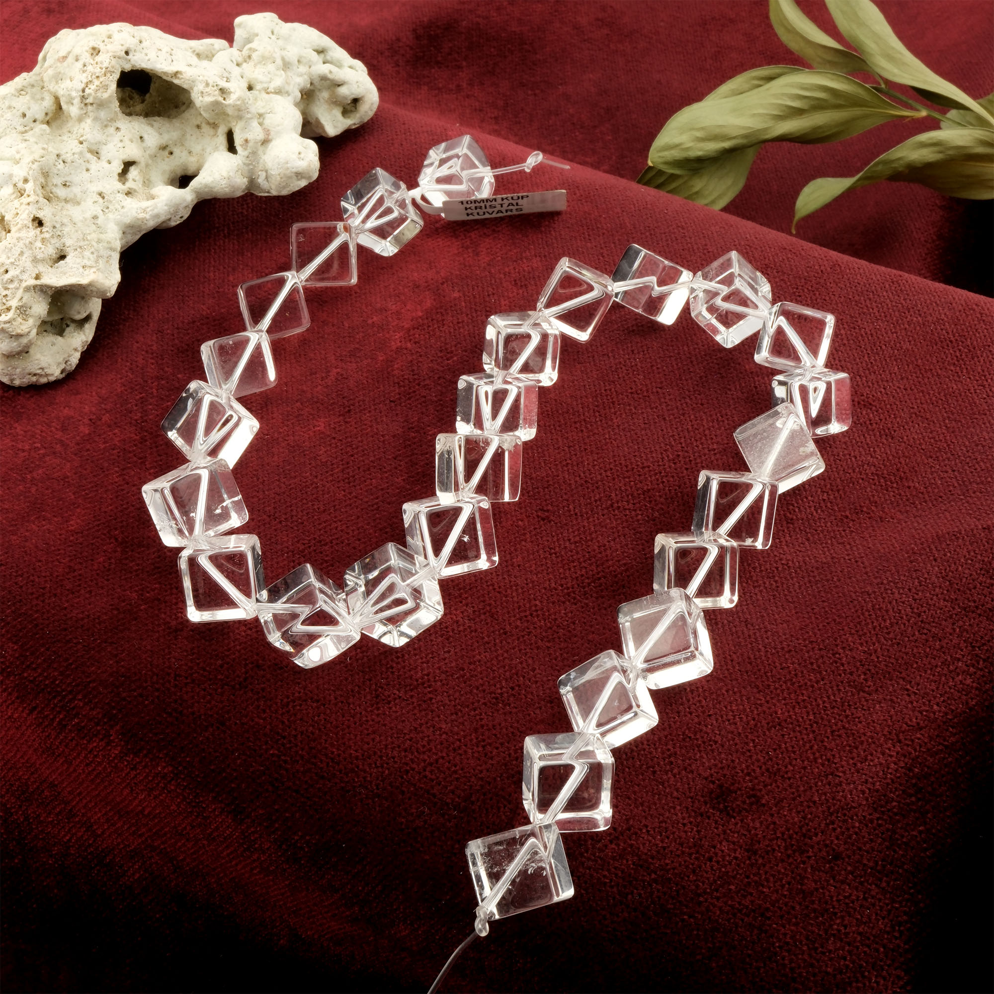 kup-kristal-kuvars-dizi-dogal-tas-dizi-10mm-safir-tas-evi (2) Küp Kristal Kuvars doğal taş dizi 10mm – saf beyaz parlaklığıyla arınma, denge ve enerji temizliği sağlayan toptan doğal taş dizi