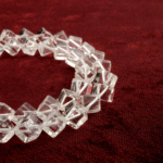 Küp Kristal Kuvars doğal taş dizi 6mm – saf enerjisiyle arınma, denge ve berraklık sağlayan toptan doğal taş dizi