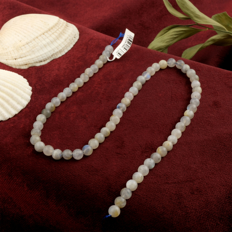 Labradorit doğal taş dizi 6mm – mavi-yeşil yansımalarıyla sezgiyi güçlendiren, koruyucu enerjiye sahip toptan doğal taş dizi.