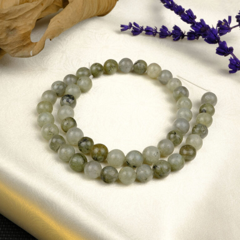 Labradorit doğal taş dizi – mavi ve yeşil yansımalarıyla sezgiyi güçlendiren, koruyucu enerjisi yüksek toptan doğal taş dizi.