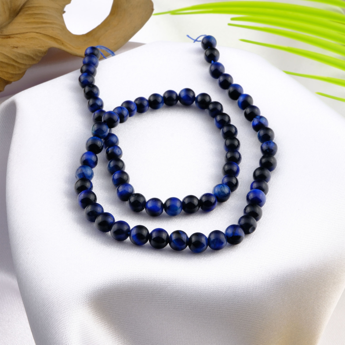Lacivert Kaplan Gözü doğal taş dizi 6mm – mavi ve lacivert tonların zarafetiyle sezgi, koruma ve özgüven enerjisi sunan toptan doğal taş dizi.