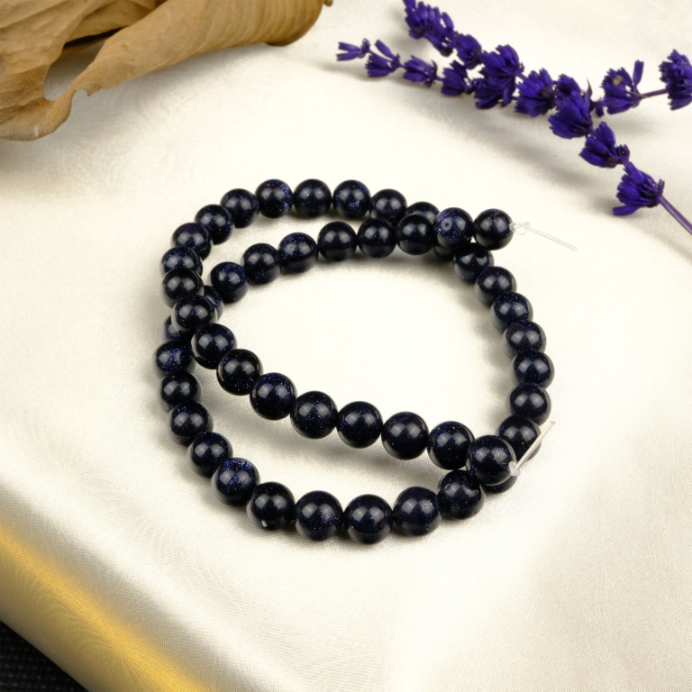 Lacivert Yıldız Taşı toptan doğal taş dizi 8mm – gece göğünü andıran parıltılarıyla enerji, odaklanma ve motivasyon sağlayan büyüleyici taş modeli.